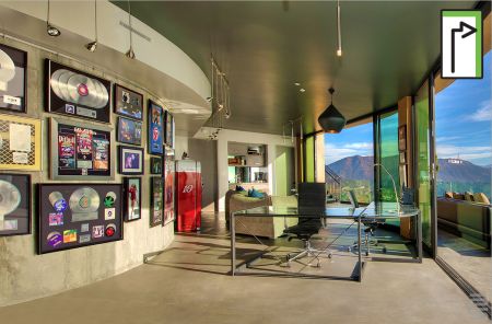 Platinum Hanging System on a Concrete Curved Wall