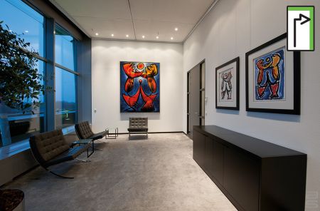 Sustainable picture hanging solution for office