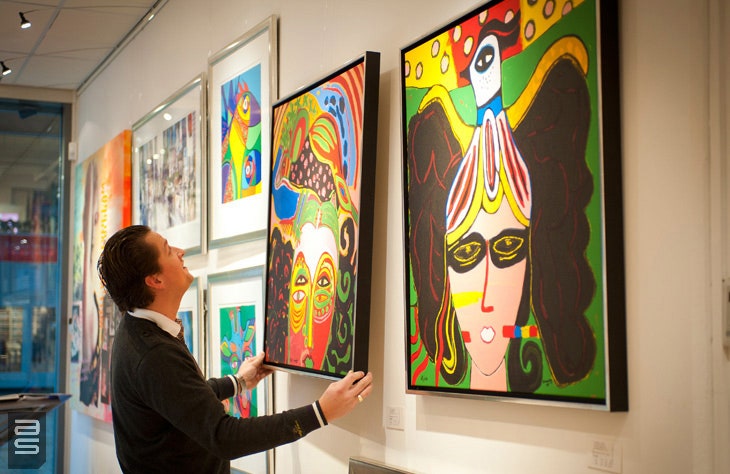 Easy for galleries to move and reconfigure Easy for galleries to move and reconfigure